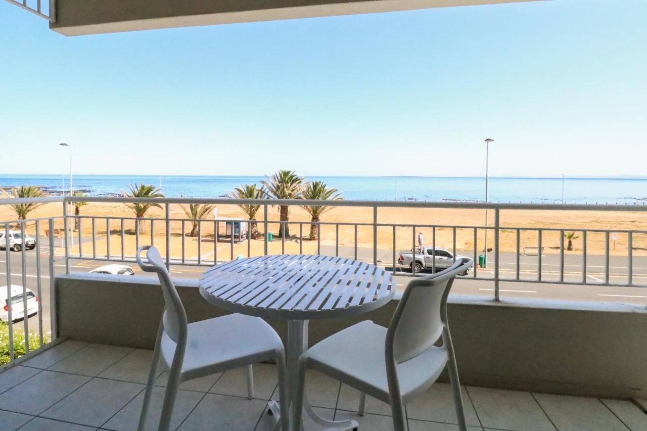Mouille Point Apartment *