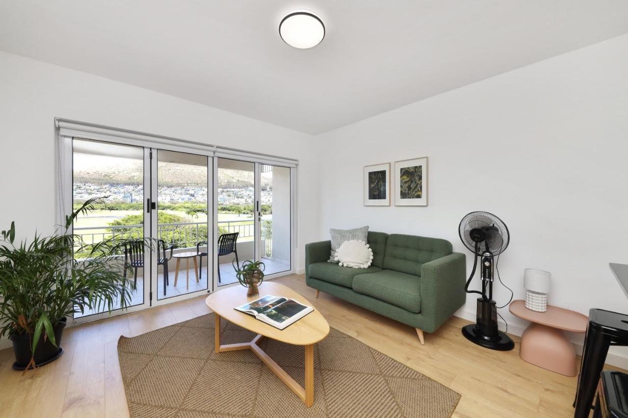 Mouille Point Apartment *