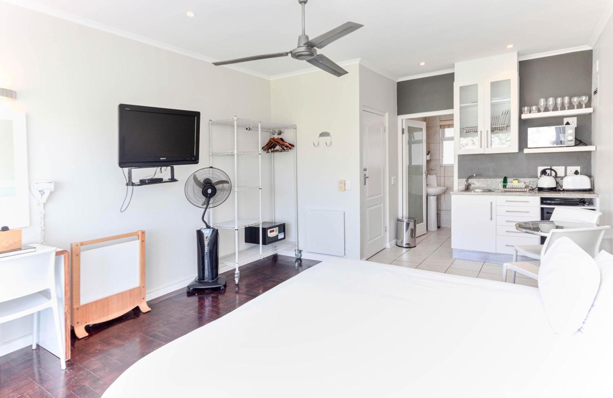 Mouille Point Apartment *