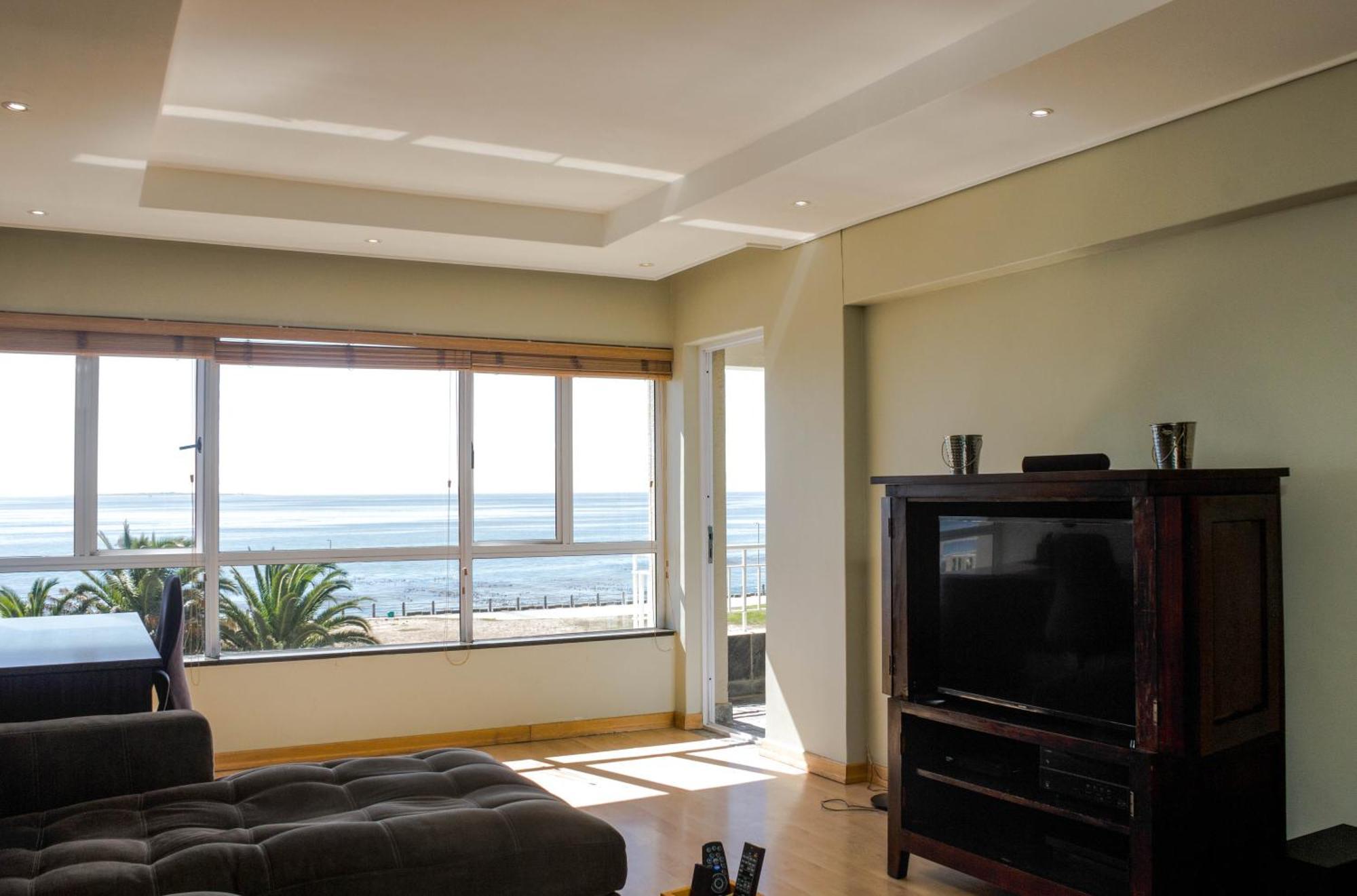 Mouille Point Apartment *